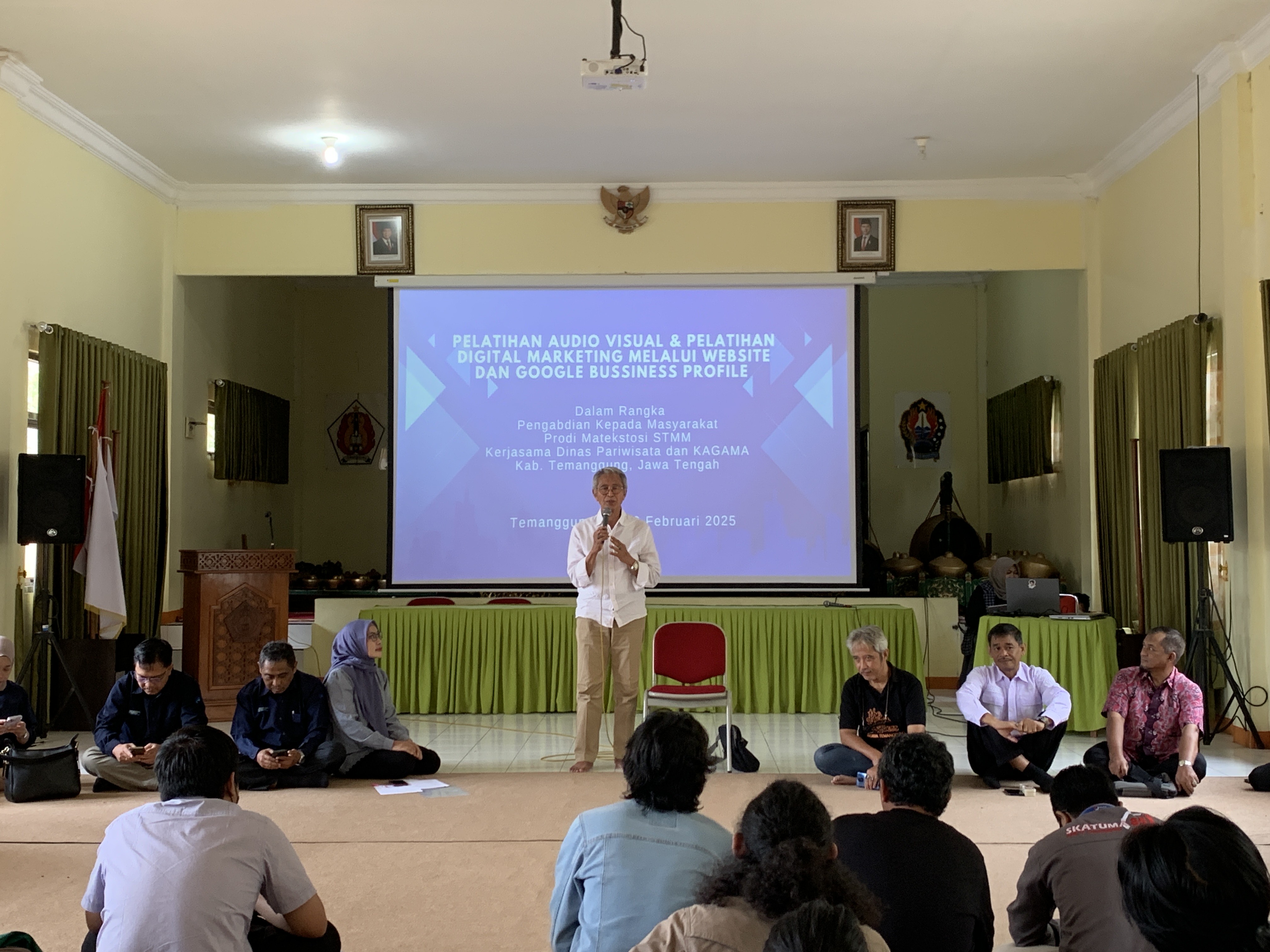 Kagama Temanggung bersama STMM Yogyakarta memberikan pelatihan pembuatan audio visual dan website untuk pelaku wisata Temanggung.