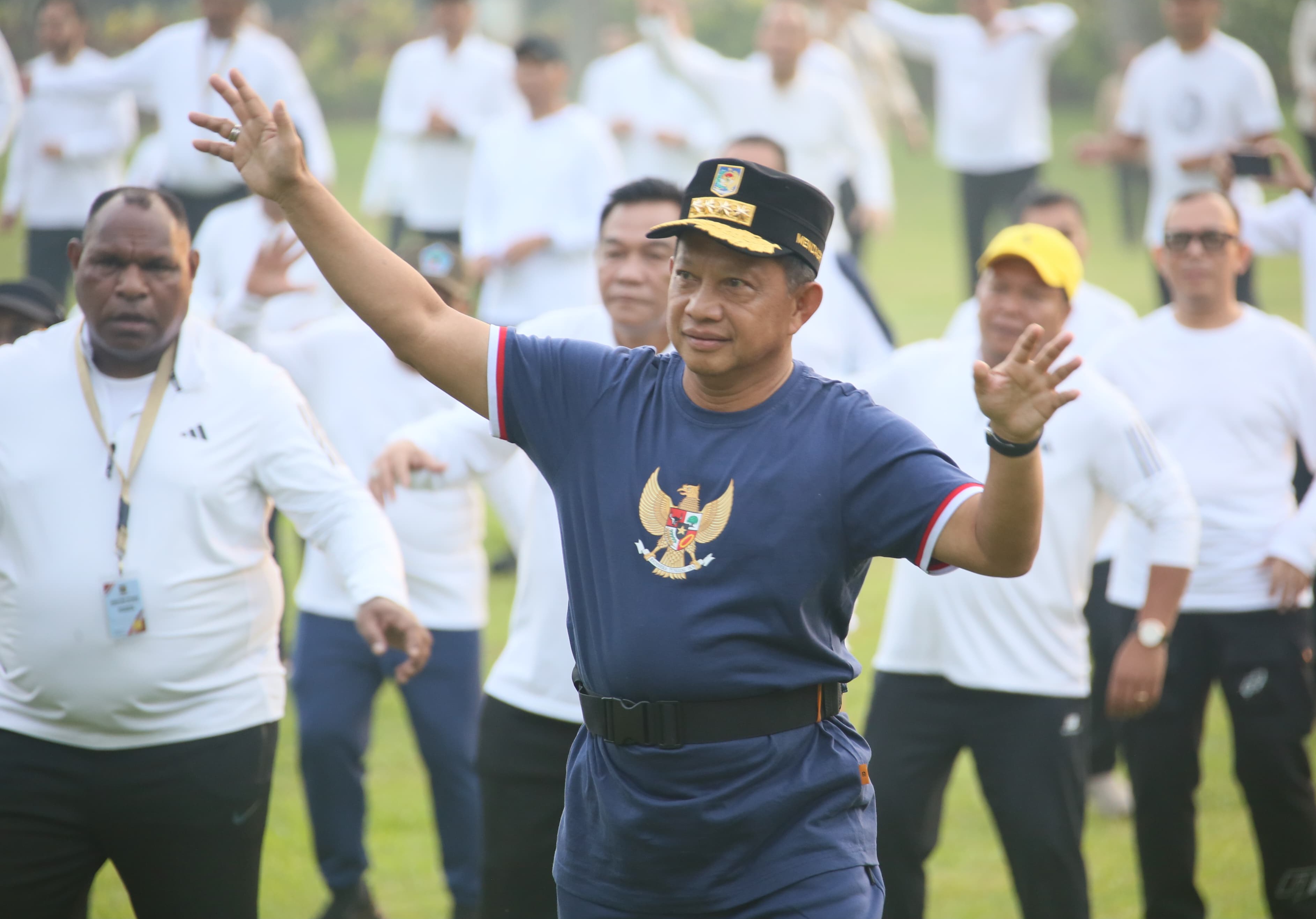 Menteri Dalam Negeri Tito Karnavia bersama kepala daerah senam bersama, Sabtu (22/2/2025) di kompleks Akmil Magelang.