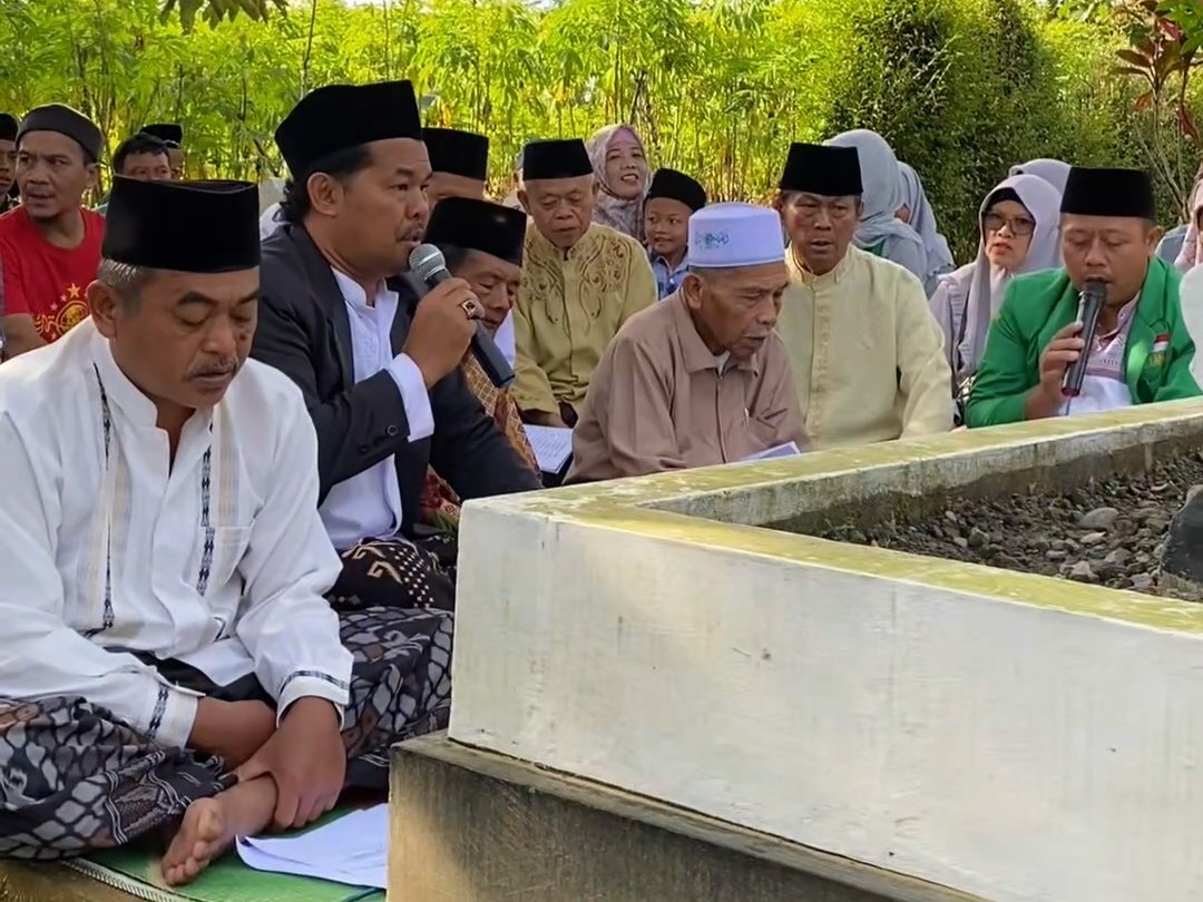 Warga Kampung Kasiran, Kelurahan Mlipak Wonosobo mengikuti tradisi nyadran menjelang bulan Ramadan, pada Minggu (23/2/2025).