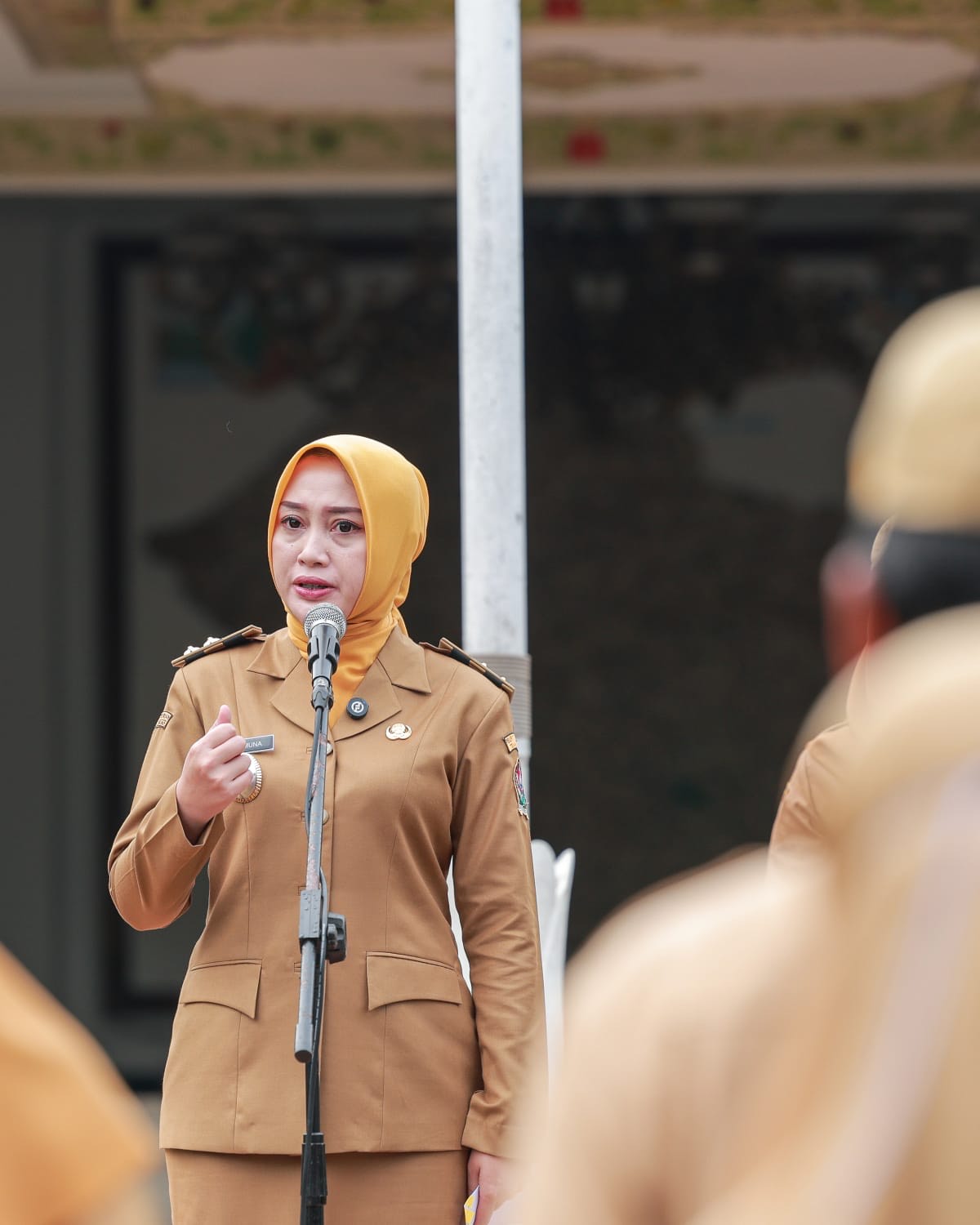 Wakil Bupati Temanggung drg. Nadia Muna ketika apel perdana di halaman Kantor Sekretariat Daerah Kabupaten Temanggung, Senin (24/2/2025).