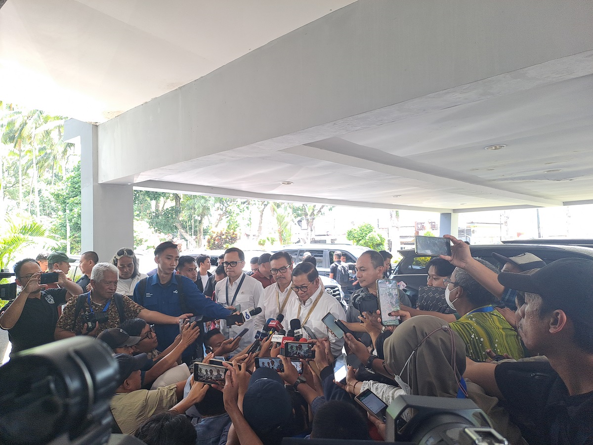 Gubernur DKI Jakarta Pramono Anung tiba di kompleks Akmil Magelang untuk mengikuti retret.