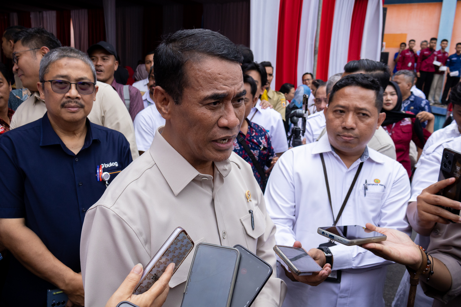 Menteri Pertanian saat diwawancarai oleh awak media.