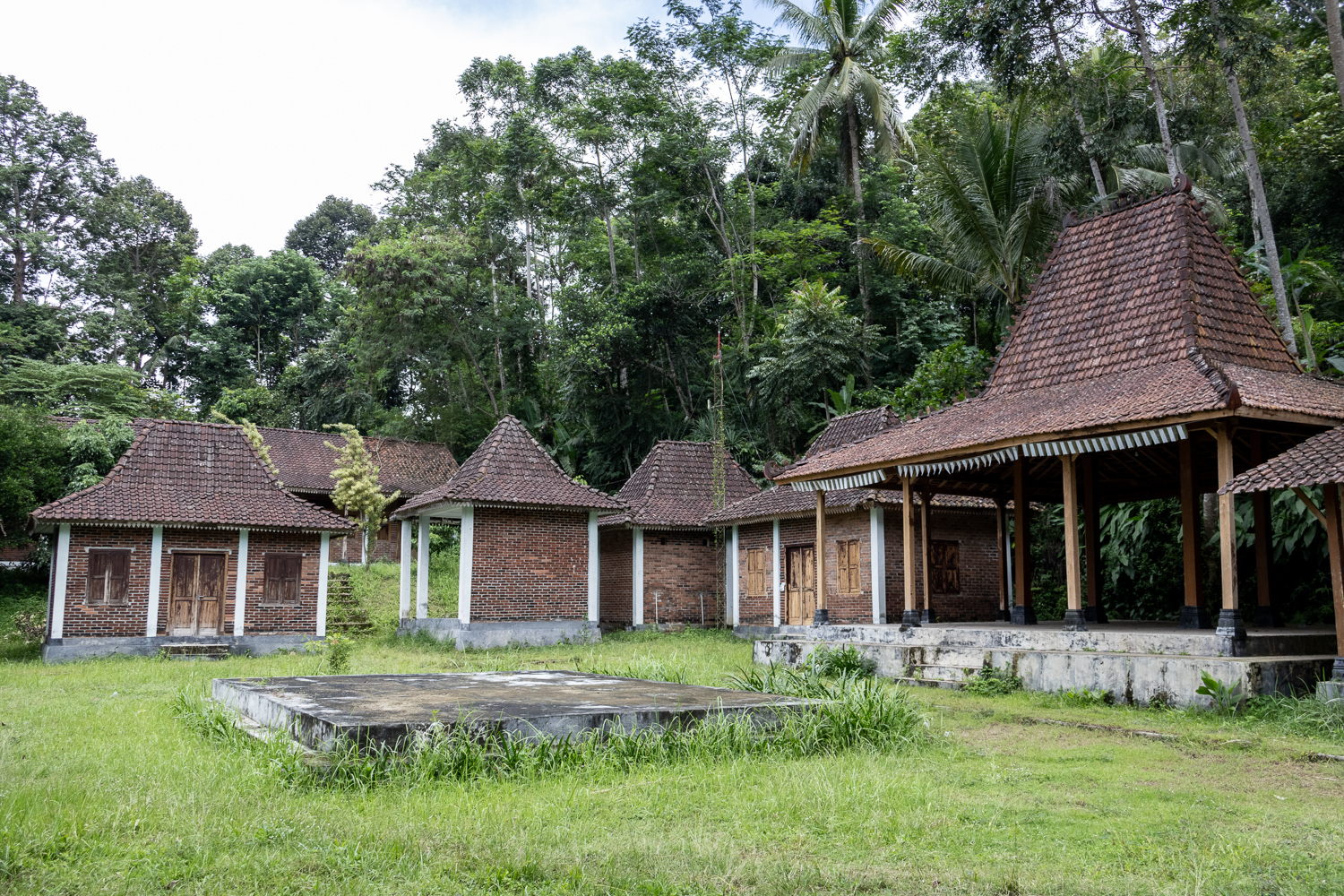 Kondisi terkini Balkondes Sambeng yang sudah berhenti beroperasi.