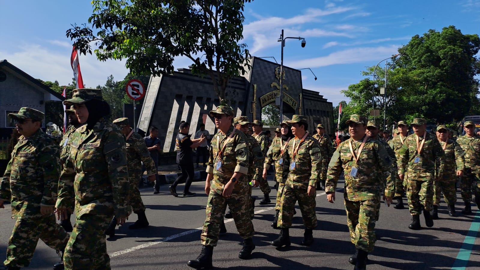 Rombongan wakil kepala daerah tiba di kompleks Akmil Magelang menjalani retret, Kamis (27/2/2025).
