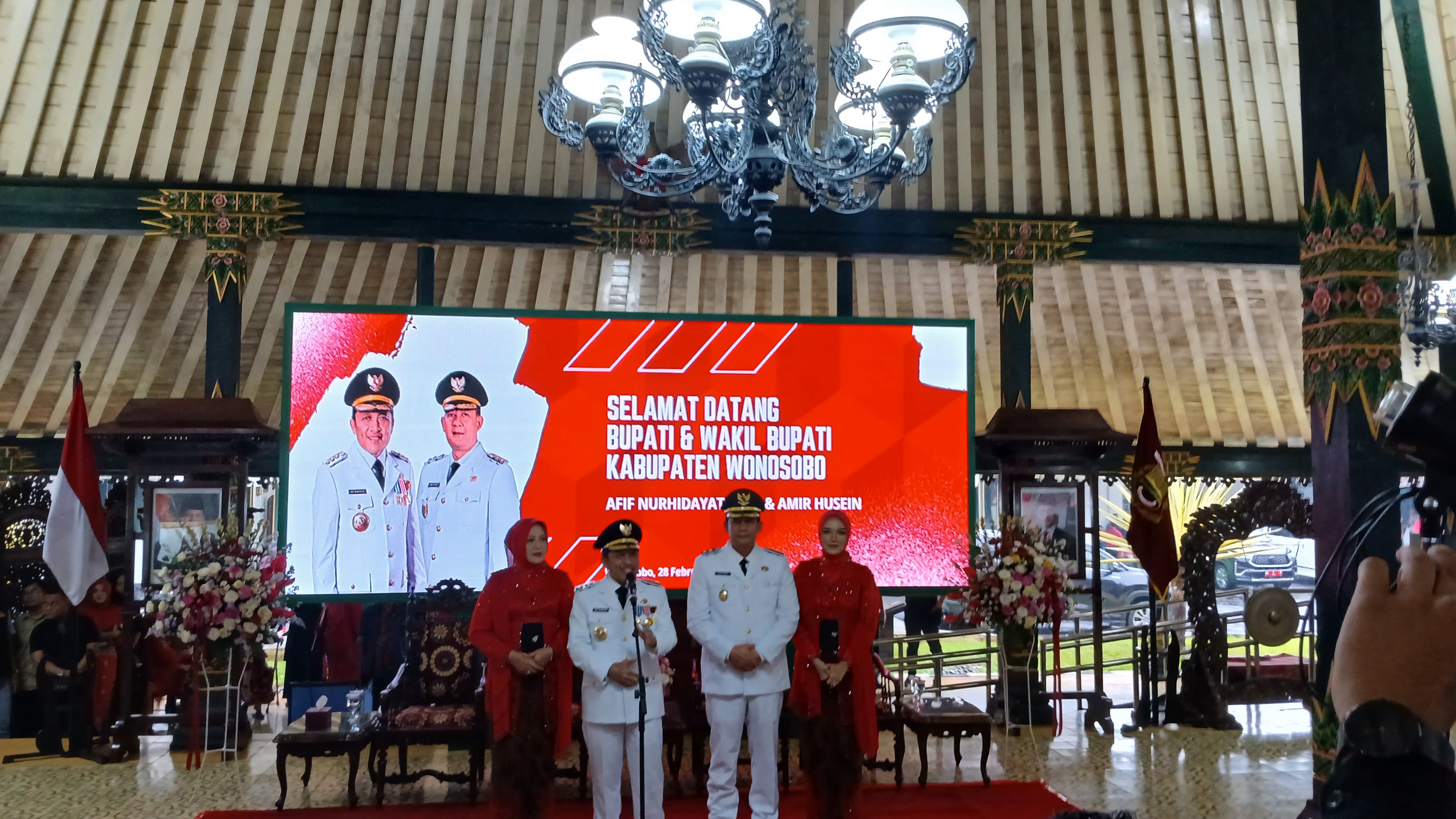 Bupati dan Wakil Bupati Wonosobo Afif Nurhidayat dan Amir Husein disambut di Pendopo setelah kembali dari retret di Magelang, Jumat (28/2/2025).