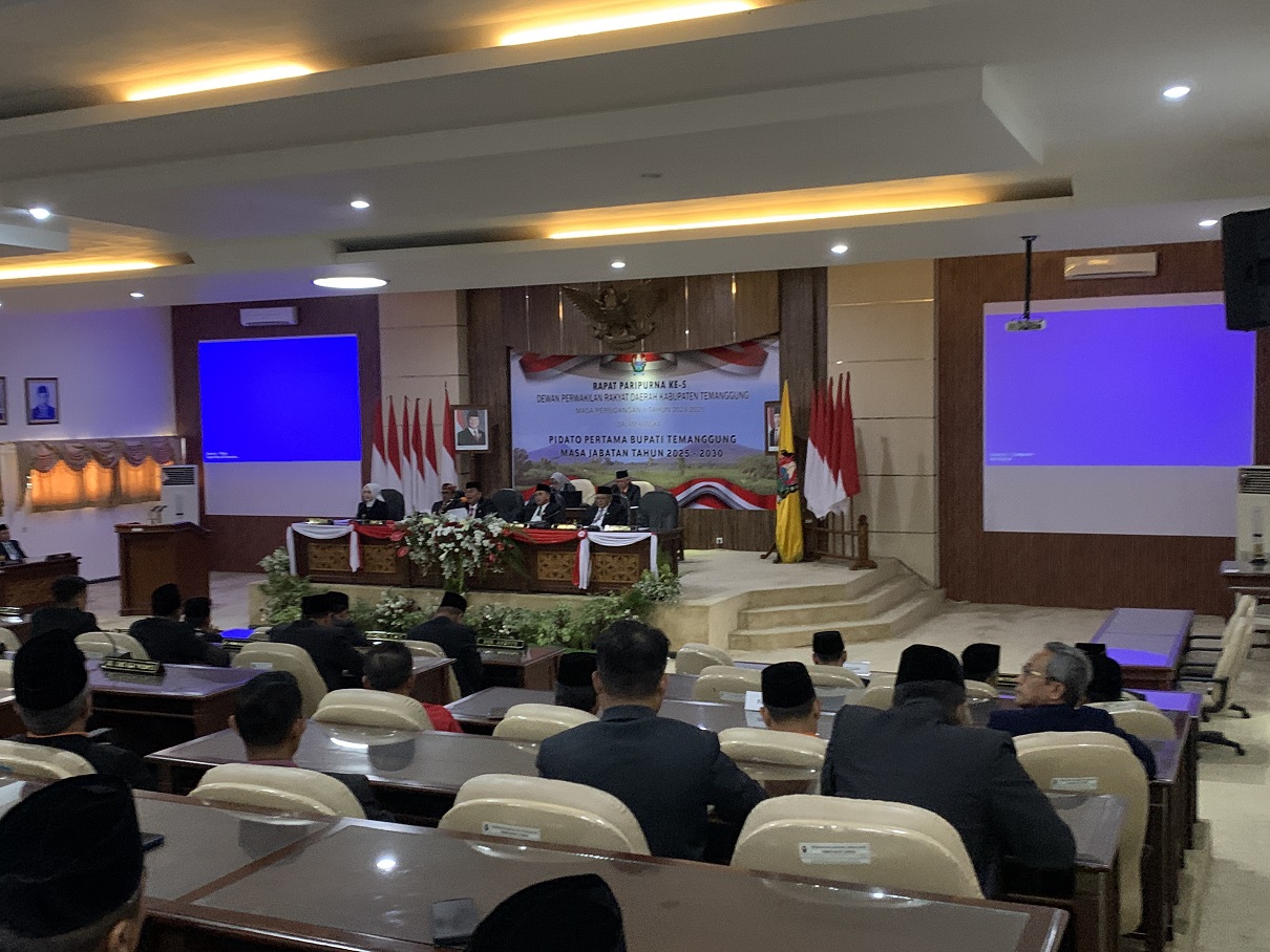 Rapat paripurna DPRD Temanggung dengan agenda pidato perdana bupati, Senin (3/3/2025).