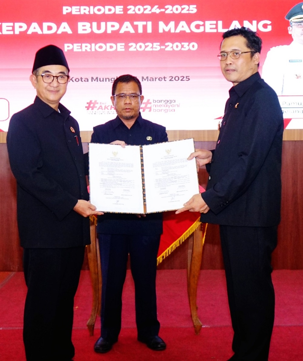 Sertijab Pj Bupati Magelang Sepyo Achanto kepada Bupati Magelang Grengseng Pamuji di Pendopo drh Soepardi Mungkid, Selasa (4/3/2025).