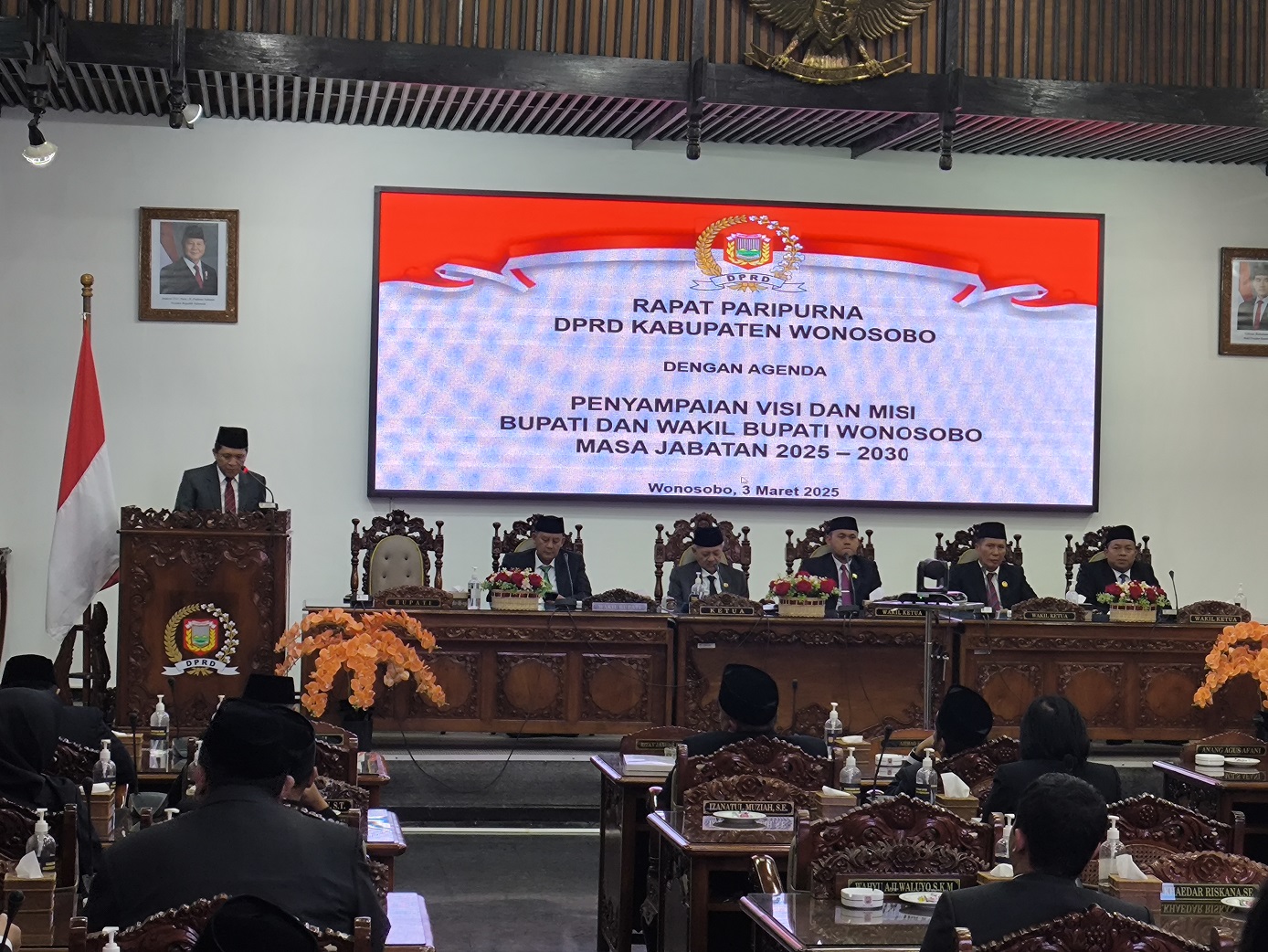 Sidang paripurna DPRD Wonosobo dengan agenda penyampaikan visi misi bupati dan wakil bupati Wonosobo masa jabatan 2025-2030, Senin (3/3/2025).