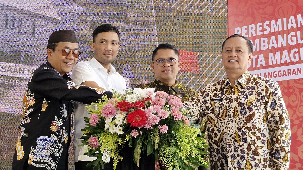 Wali Kota Magelang Damar Prasetyono bersama Wawali dr Sri Harso, Ketua DPRD Evin Septa Haryanto Kamil dan Sekda Hamzah Kholifi meresmikan ratusan program dan sepuluh kegiatan proyek pembangunan fisik