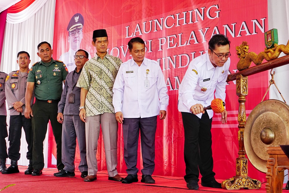 Bupati Magelang Grengseng Pamuji bersama jajaran Forkopimda dan OPD terkait saat melaunching Inovasi Sahabat Anyar Gress di Kecamatan Candimulyo.