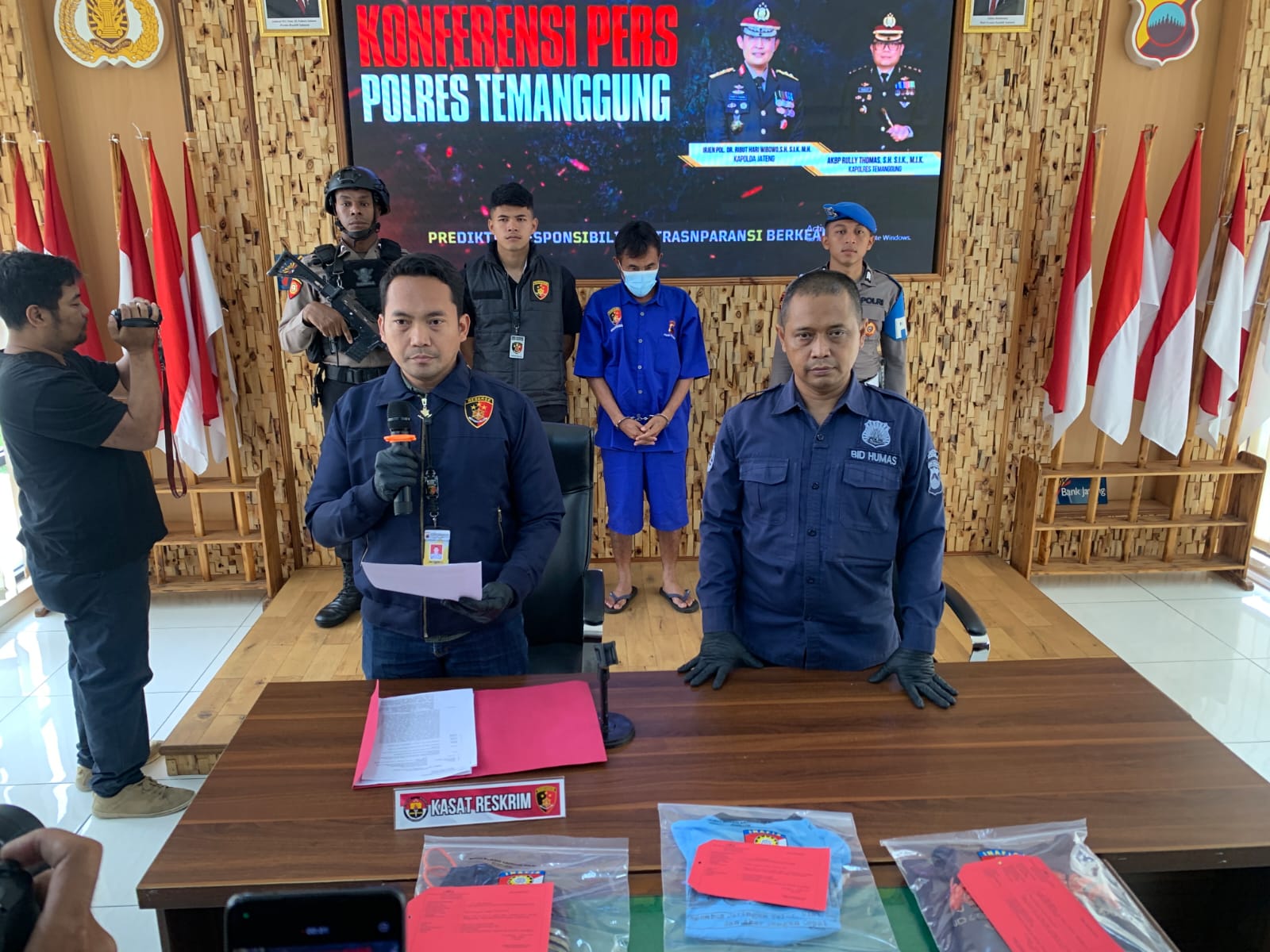 Kasatreskrim  Polres Temanggung AKP Didi Tri Wibowo bersama jajaran menggelar kasus pencurisan sepeda motor, Kamis (6/3).