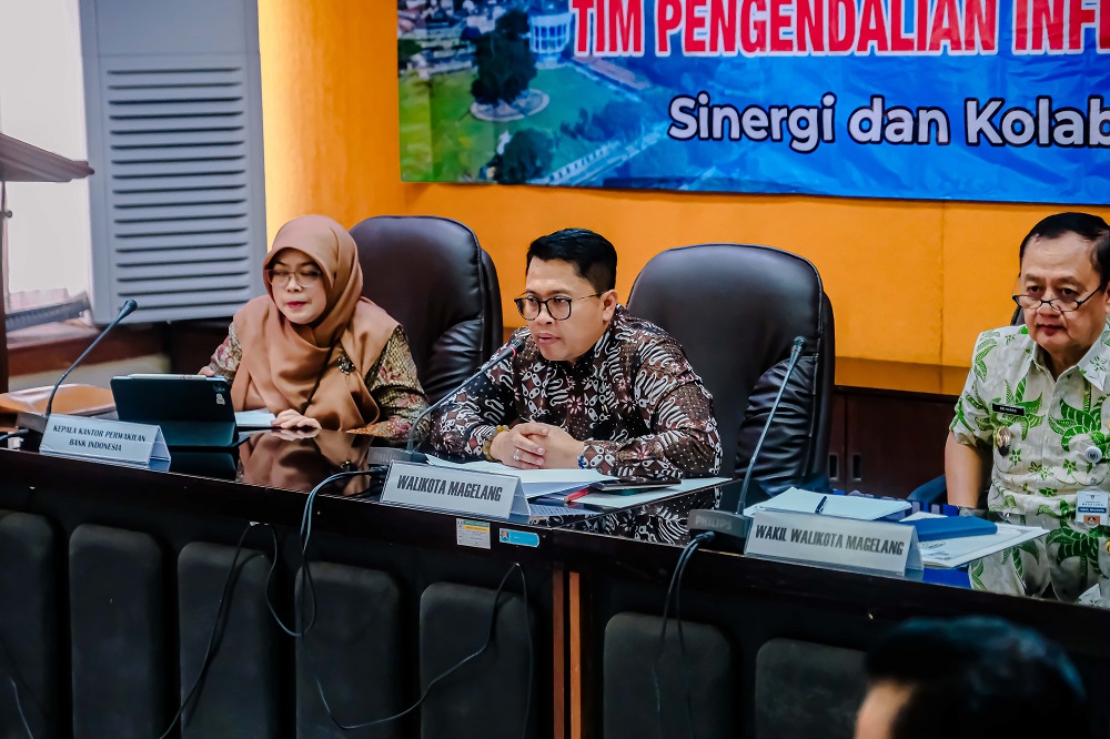 Wali Kota Magelang Damar Prasetyono memimpin high level meeting di kantor setda, Selasa (11/3/2025).