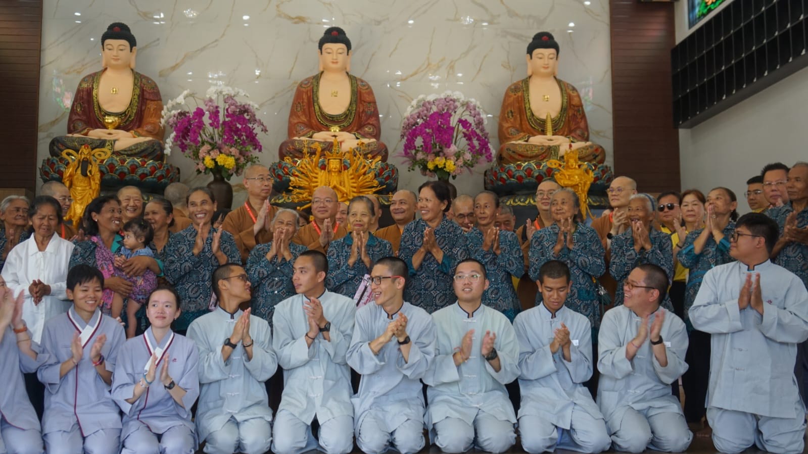 Peserta Fo Guang Shan saat melakukan kunjungan ke Vihara Bodhi Dharma Loka di Dusun Kendal, Desa Gandon, Kecamatan Kaloran, Kabupaten Temanggung.