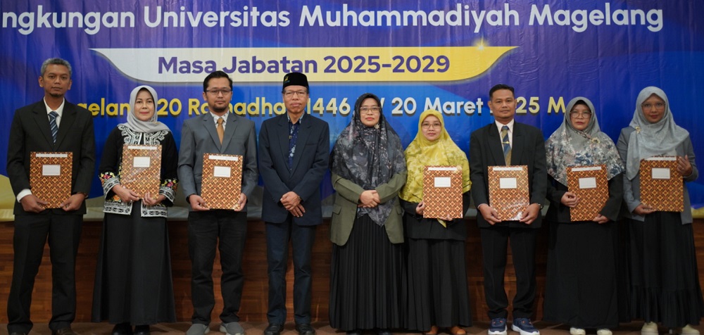 Rektor Universitas Muhammadiyah Magelang (Unimma) Dr Lilik Andriyani bersama tujuh dekan yang dilantik.