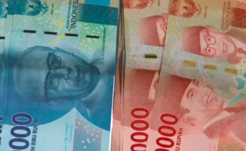 Pembagian bantuan sosial.