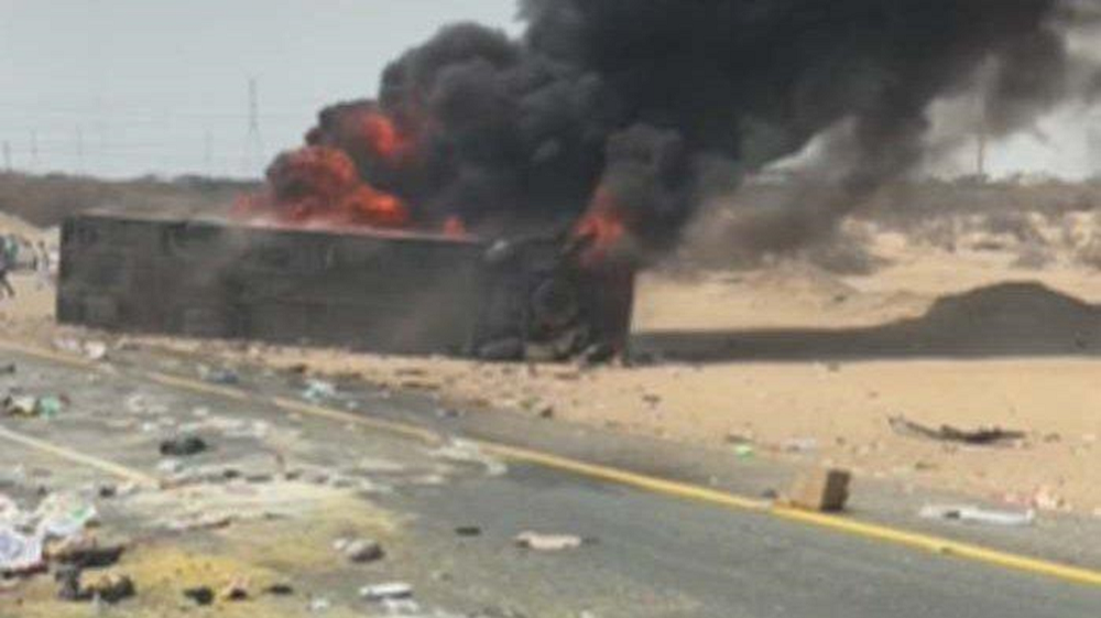 Bus jemaah umrah asal Indonesia terbakar usai kecelakaan di Wadi Qudied, jalan antara Mekkah dan Madinah, 150 kilometer dari Kota Jeddah, Arab Saudi, Kamis (20/3/2025)