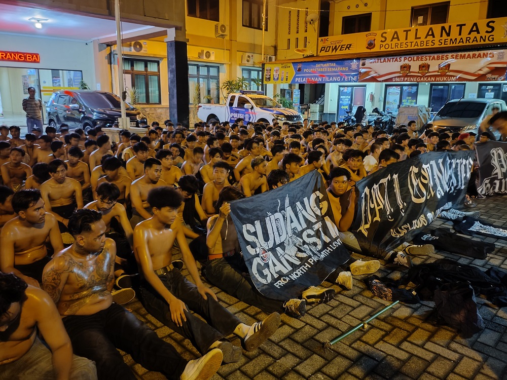 Sebanyak 278 remaja diduga anggota gangster alias kreak diamankan anggota Polrestabes Semarang.
