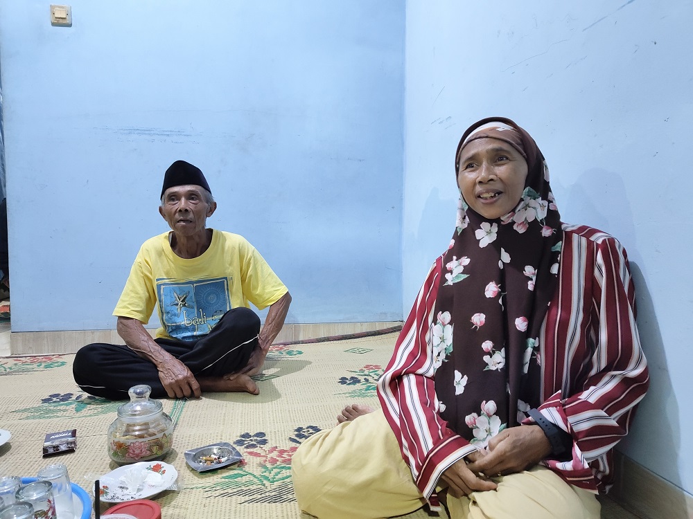 Ribut Uripah pulang kampung di Batang bertemu sang kakak Tamat. Selama 19 tahun, Ribut hidup di hutan Malaysia.