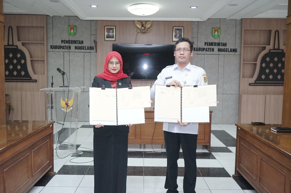 Bupati Magelang Grengseng Pamudji dan Ketua Pengadilan Negeri Mungkid Ita Widyaningsih tandatangani MoU, Rabu (26/3/2025).