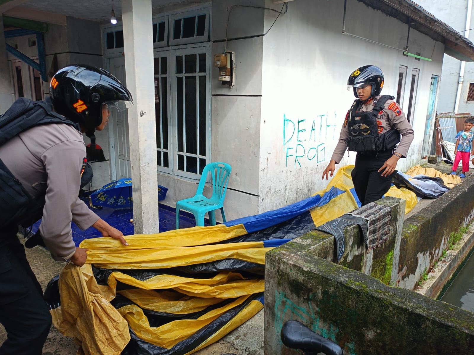 Polres Wonosobo mengamamankan tiga balon udara yang diterbangkan tanpa ditambatkan. Hal ini membahayakan keselamatan penerbangan.