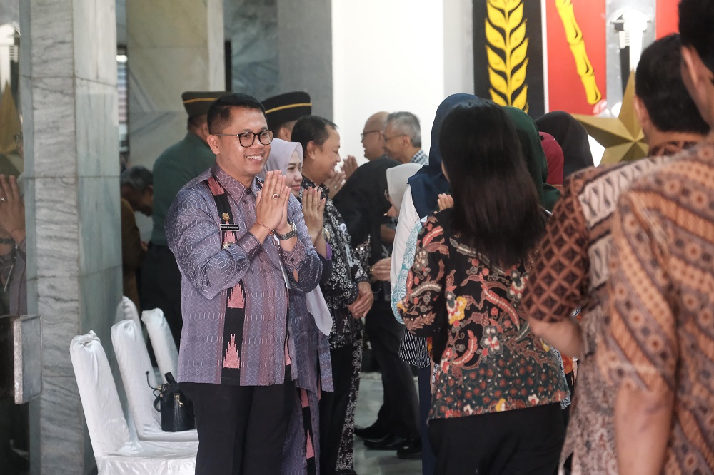 Wali Kota Magelang Damar Prasetyono saat halal bihalal dengan seluruh ASN di halaman kantor Pemkot Magelang, Rabu (9/4/2025).