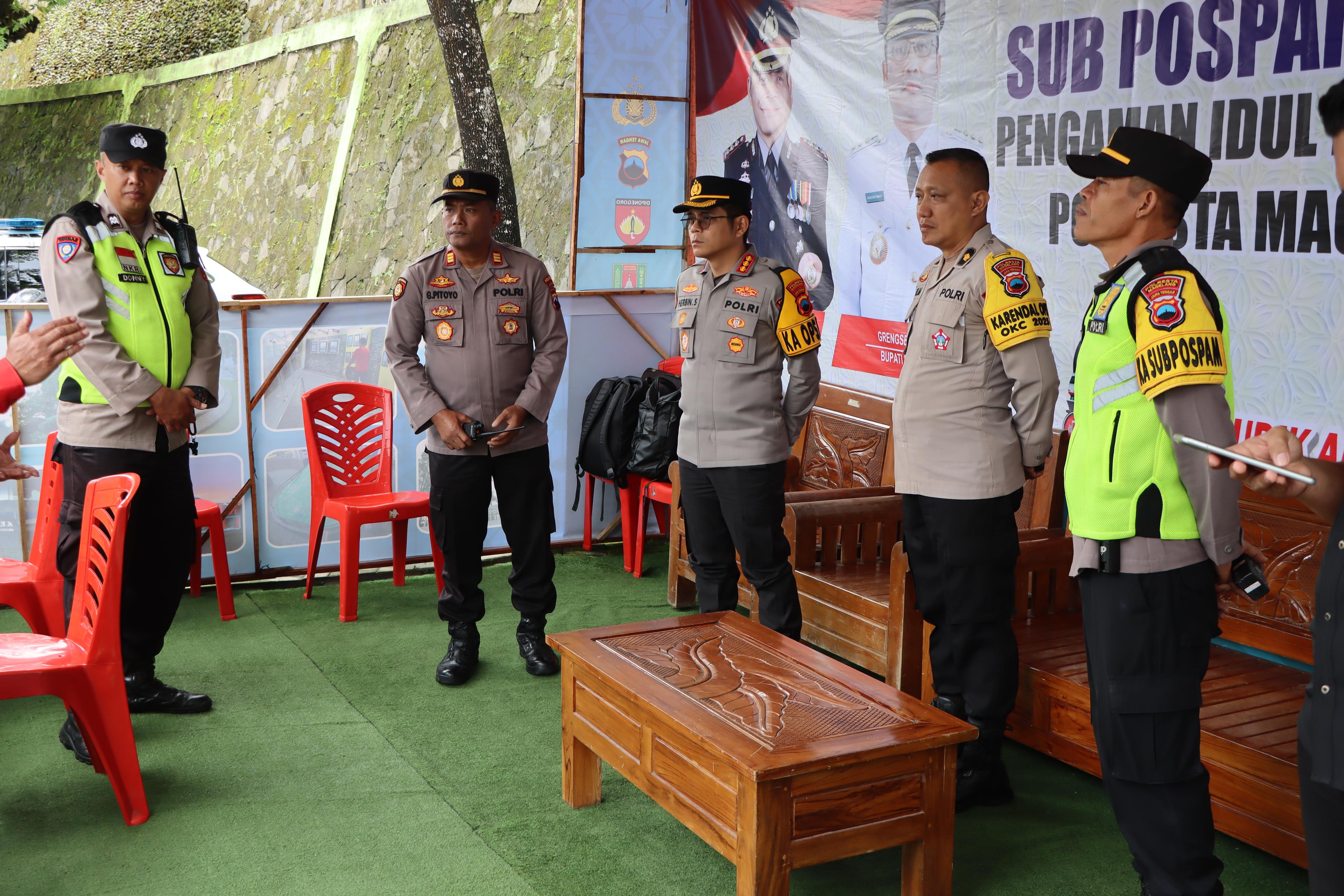 Kapolresta Magelang Kombes Pol Herbin Garbawiyata Jaya Sianipar saat mengecek Pospam arus mudik dan balik Lebaran 2025.