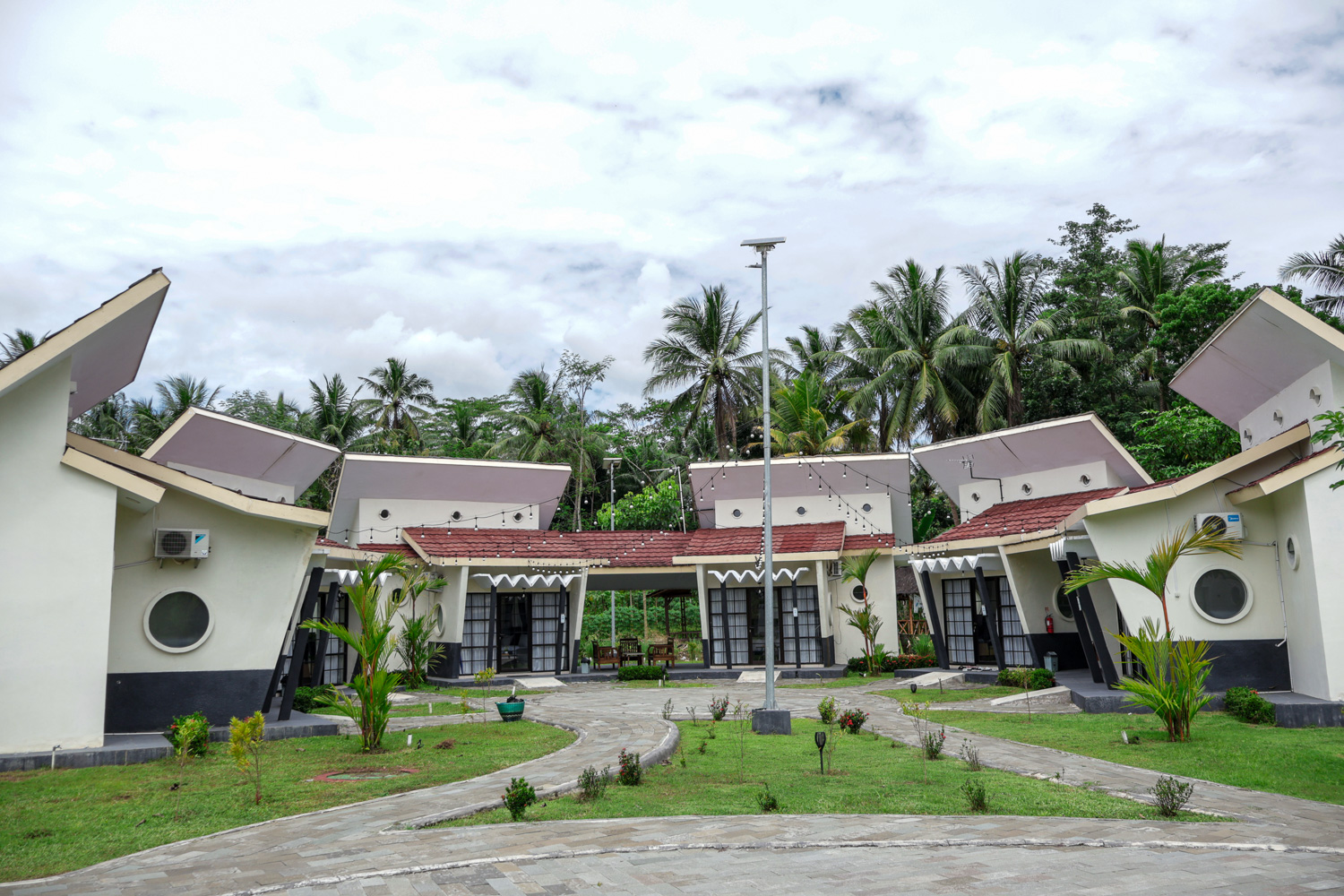 Penginapan dengan gaya arsitektur Jengki di Balkondes Wringinputih Borobudur