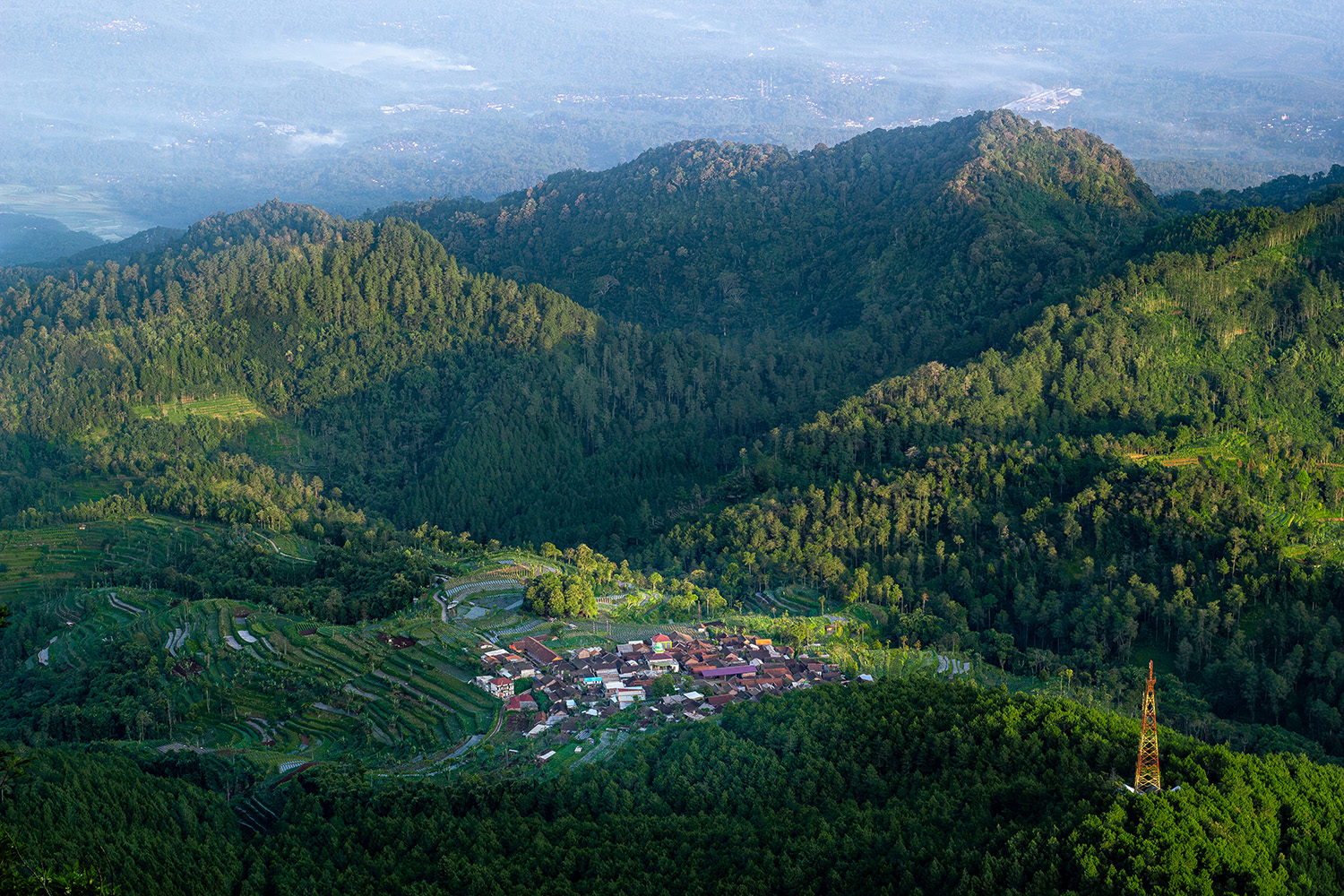 Pemandangan desa di kaki Gunung Telomoyo