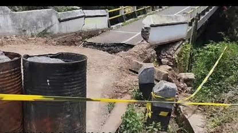 Jembatan Sojokerto yang menghubungkan wilayah Kecamatan Selomerto dan Leksono segera diperbaiki.