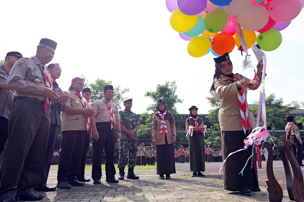 Bunda Pramuka Kabupaten Temanggung Panca Dewi membuka Pesta Siaga di SMPN 2 Temanggung, Sabtu (12/4/2025).  &nbsp;
