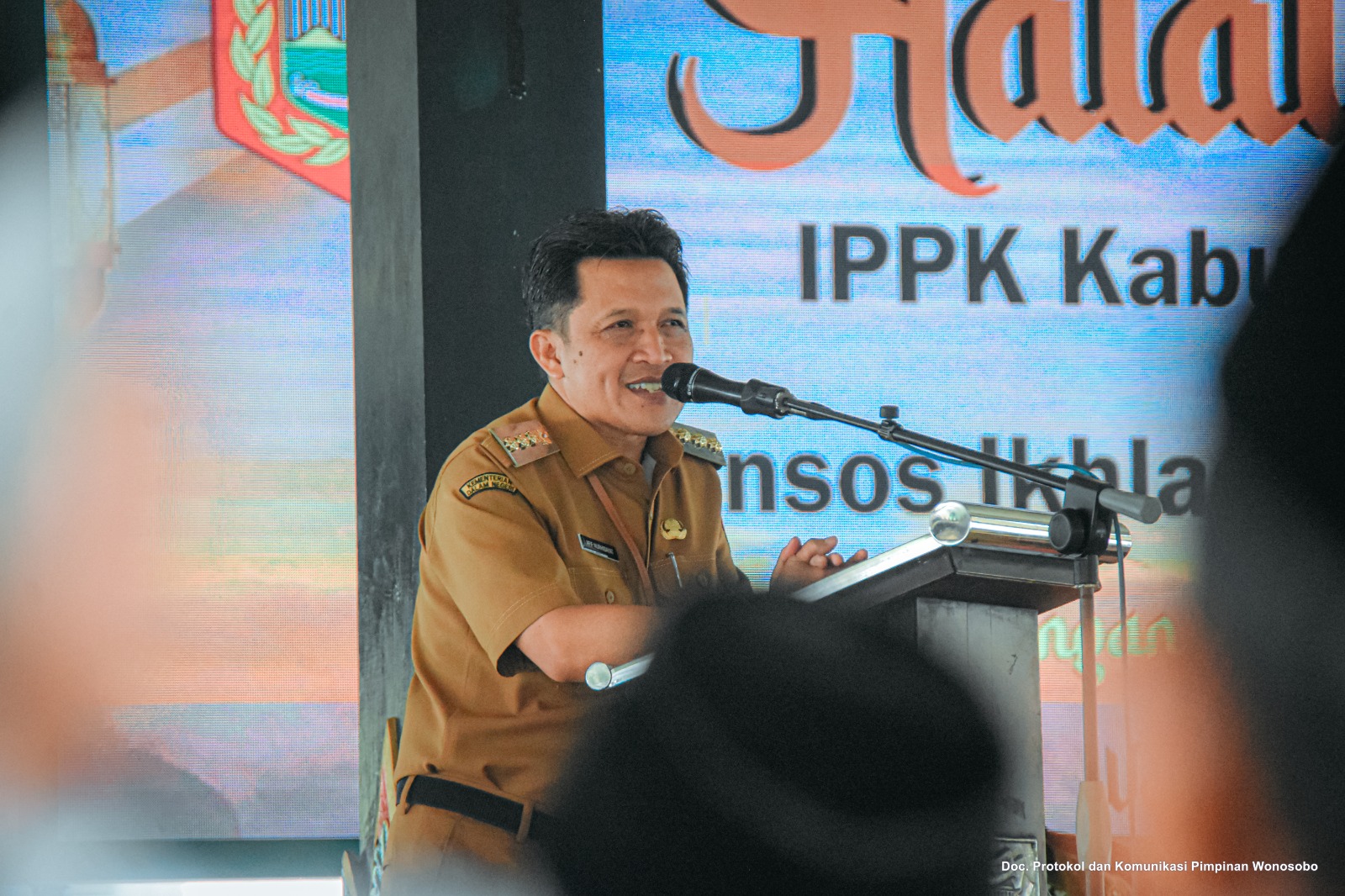 Bupati Wonosobo Afif Nurhidayat menyatakan telah menyiapkan lahan 5 sampai 10 Ha untuk Sekolah Rakyat.
