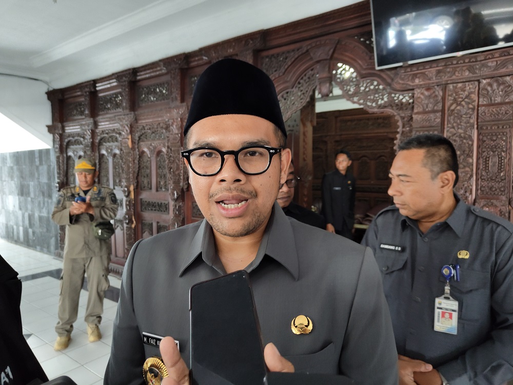 Bupati Batang M Faiz Kurniawan bersama