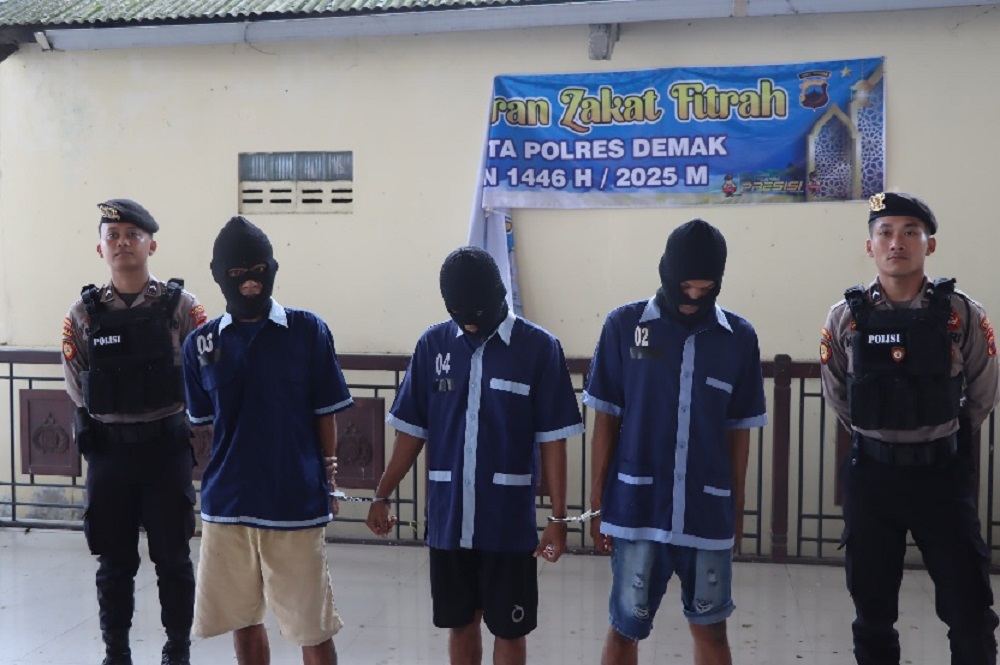 Tiga pelaku pencabulan saat gelar perkara di Mapolres Demak.