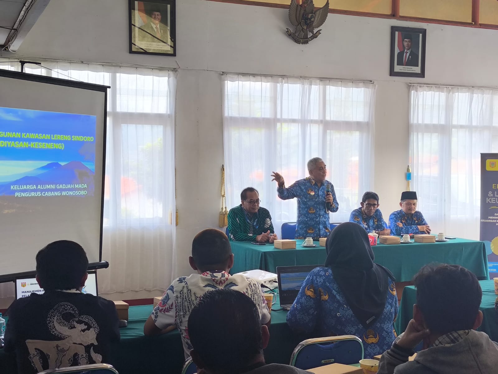 ekda One Andang Wardoyo pada  acara temu bareng perangkat desa, kecamatan, dan tokoh masyarakat di PT Tambi, Bedakah, Kertek.