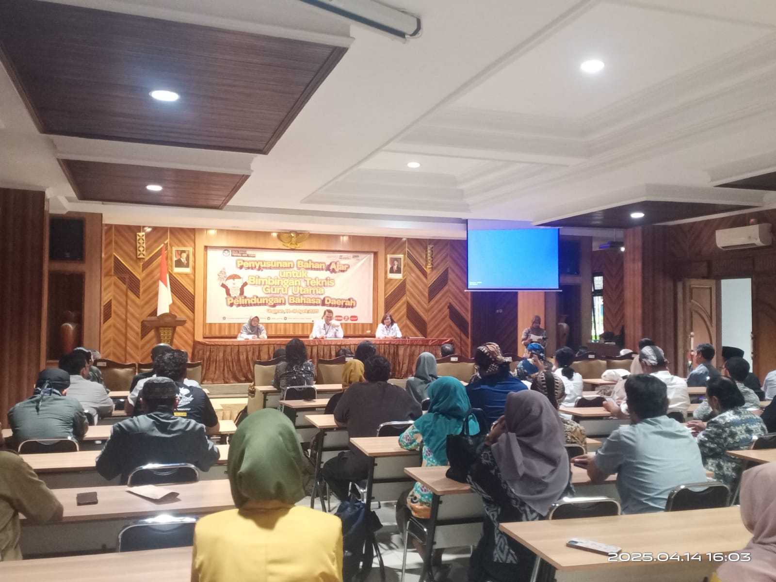 Kegiatan penyusunan bahan ajar bahasa daerah yang diadakan Balai Bahasa Provinsi Jawa Tengah.