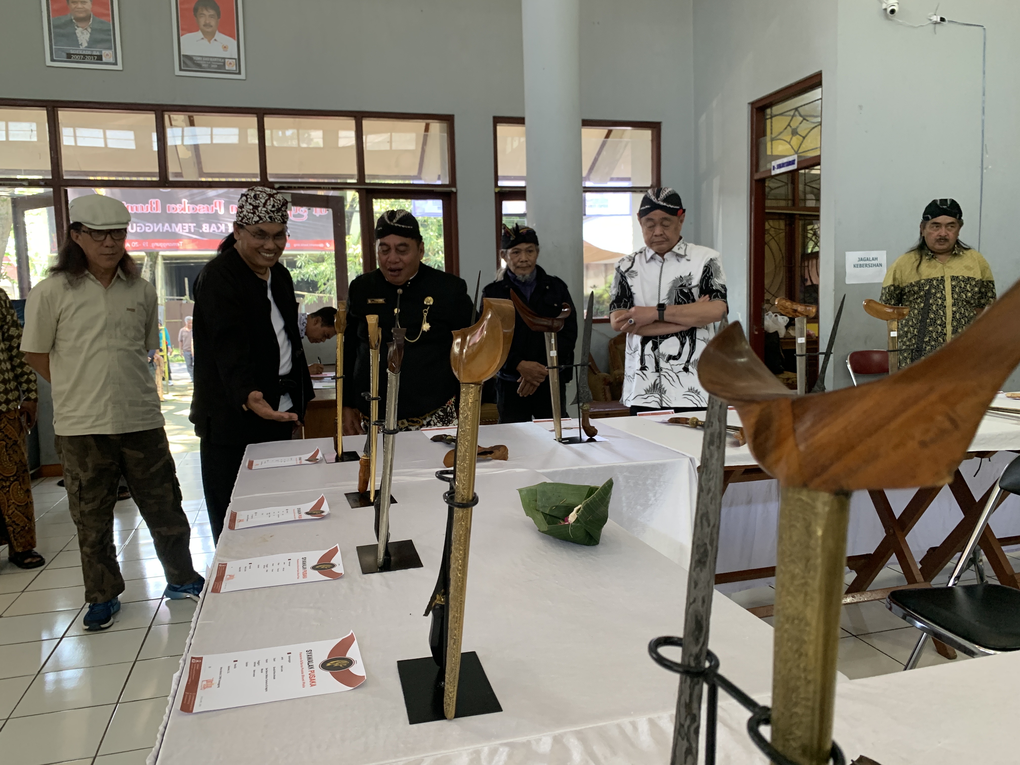 Pameran keris dalam rangka Syawalan pusaka Bumi Ohala di aula gedung KONI Kabupaten Temanggung, Sabtu (19/4/2025).