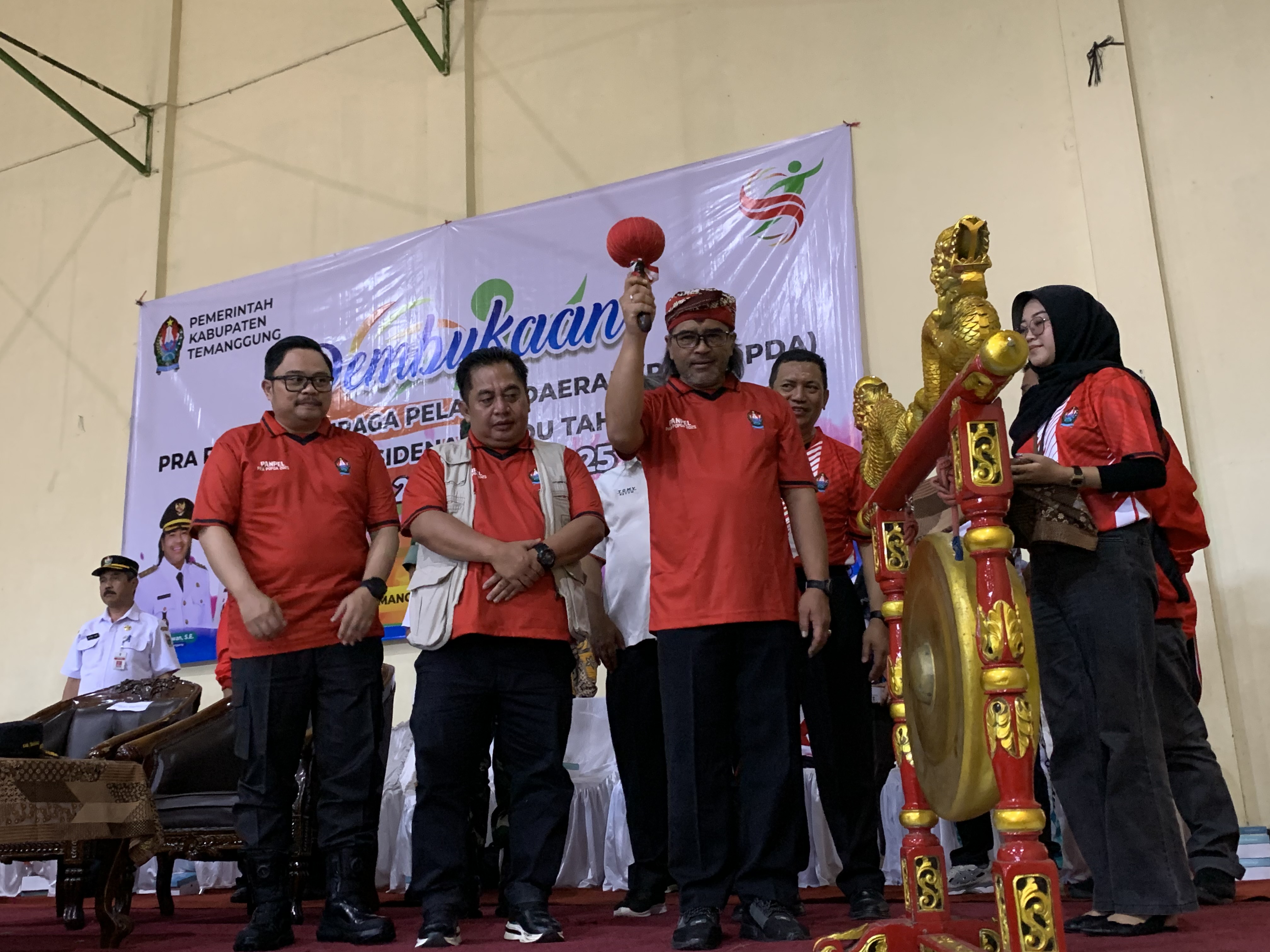 Bupati Temanggung Agus Setyawan membuka Pra Popda tingkat Karesidenan Kedu di GOR Bambu Runcing Temanggung, Rabu (23/4/2025).