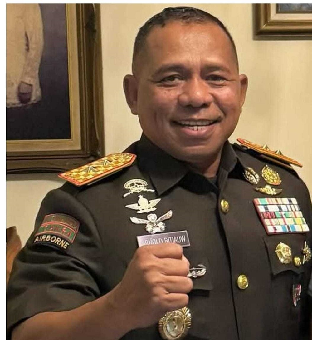 Gubernur Akmil Mayor Jenderal TNI Arnold A.P. Ritiauw