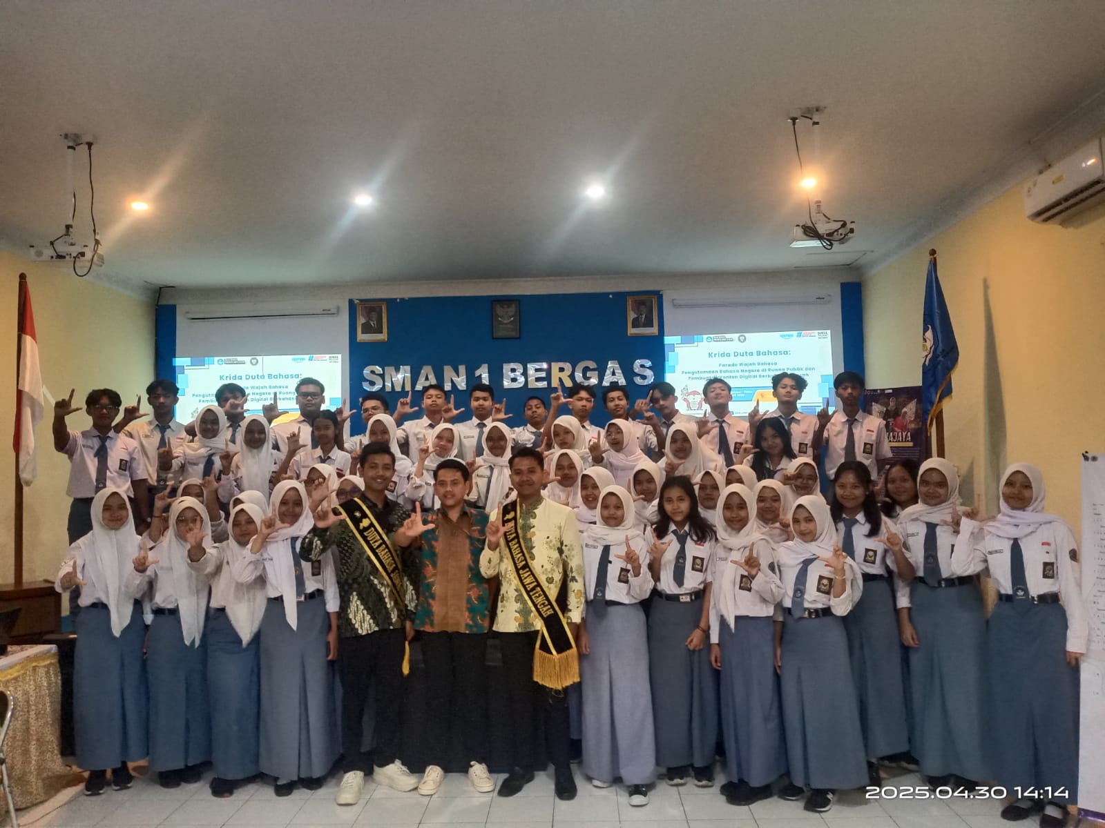 Parade Wajah Bahasa Pengutamaan Bahasa Negara di Ruang Publik dan Pembuatan Konten Digital Berbahasa Daerah di SMA Negeri 1 Bergas, Kabupaten Semarang oleh Balai Bahasa Provinsi Jawa Tengah.