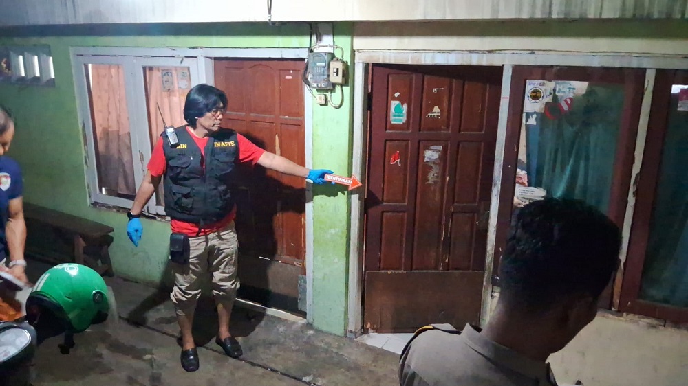 Polisi melakukan olah TKP di kamar kos di Jalan Gedung Batu Utara I Ngemplak Simongan, Semarang Barat saat korban dibacok-bacok para pelaku hingga tewas.