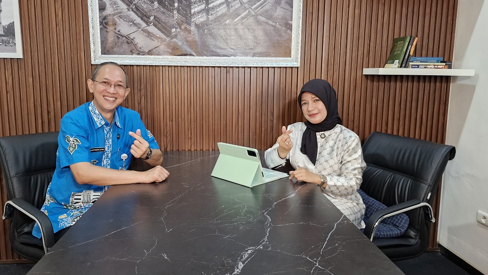 Direktur RSUD Tidar Kota Magelang dr Adi Pramono, Sp.OG (K) saat talkshow di studio Jawa Pos TV Magelang.  &nbsp;