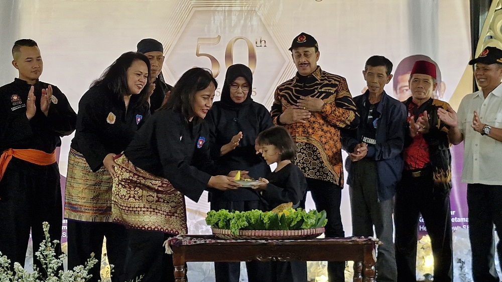 Anggota dari berbagai daerah merayakan 50 tahun Persaudaraan Pencak Silat (PPS) Kembang Setaman, Minggu (4/5/2025).&nbsp;
