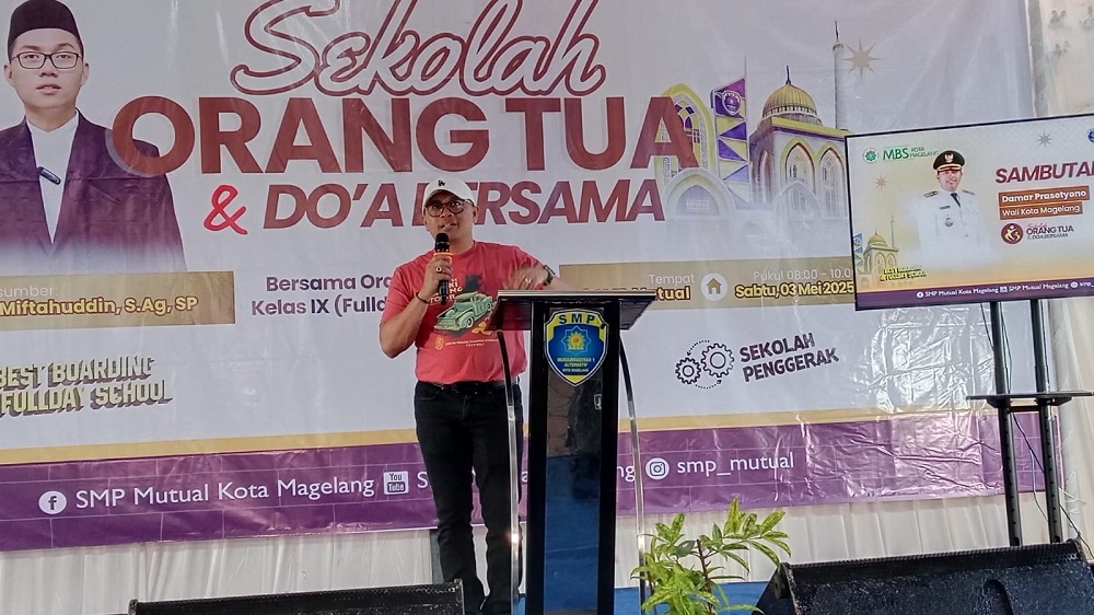 Wali Kota Magelang Damar Prasetyono hadir di program &ldquo;Sekolah Orang Tua&rdquo; yang diikuti oleh wali murid kelas IX SMP Mutual Magelang.