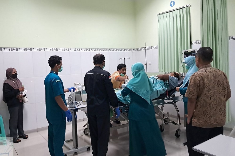 Sopir dump truk yang mengalami kecelakaan di Kalijambe, Bener, Purworejo, Ladis, 48, akhirnya dirujuk ke RSUP Dr Sardjito Jogjakarta untuk penanganan lebih lanjut.