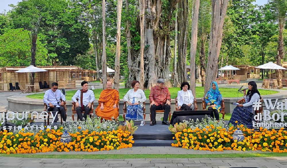 Panitia Festival Lampion Waisak 2569 BE menjelaskan persiapan acara di Candi Borobudur