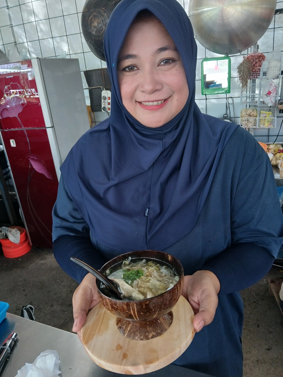Soto bathok yang disajikan Kedai Rumah Kita cocok dinimati sarapan pagi.