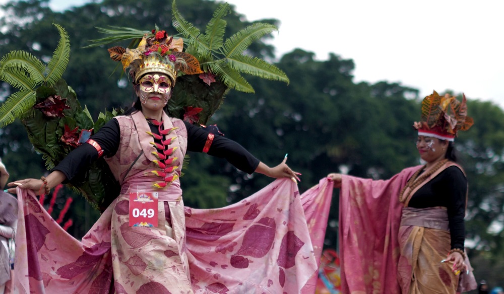 Peserta Wonosobo Night Fashion Carnival (WNFC) tahun lalu yang mengusung busana unik dan atraktif.