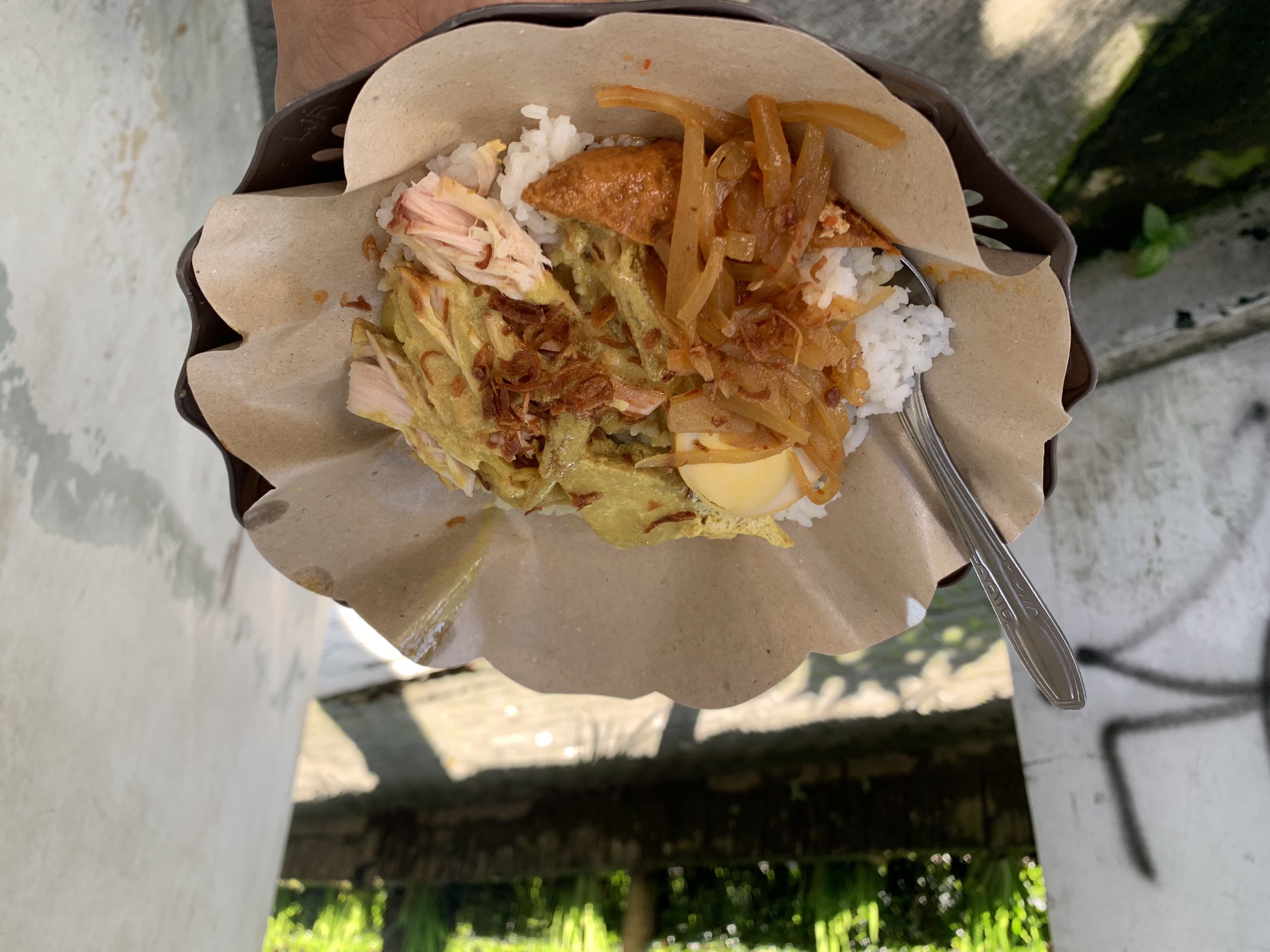 Nasi liwet Sayangan racikan Mbah Yah ini harganya terjangkau.