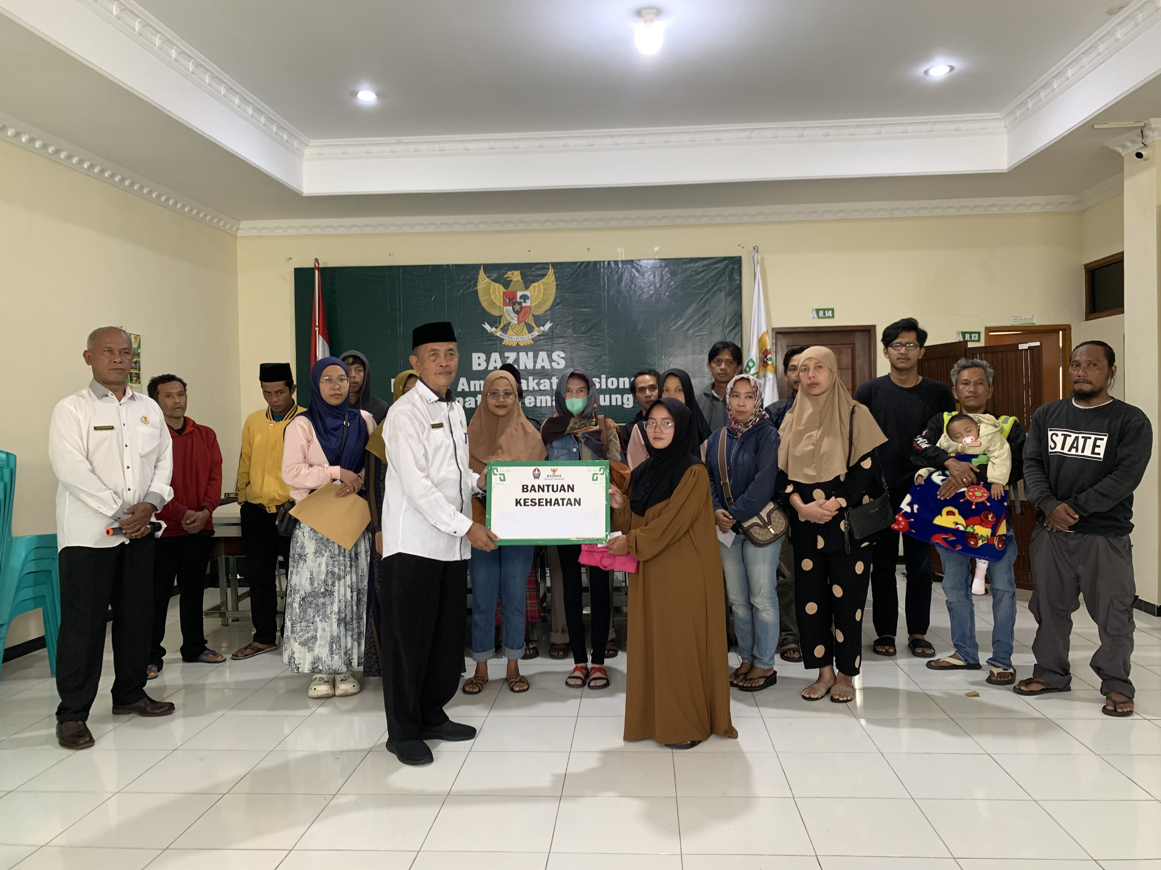 Pentasyarufan dana zakat Baznas Temanggung bidang kesehatan kepada masyarakat.