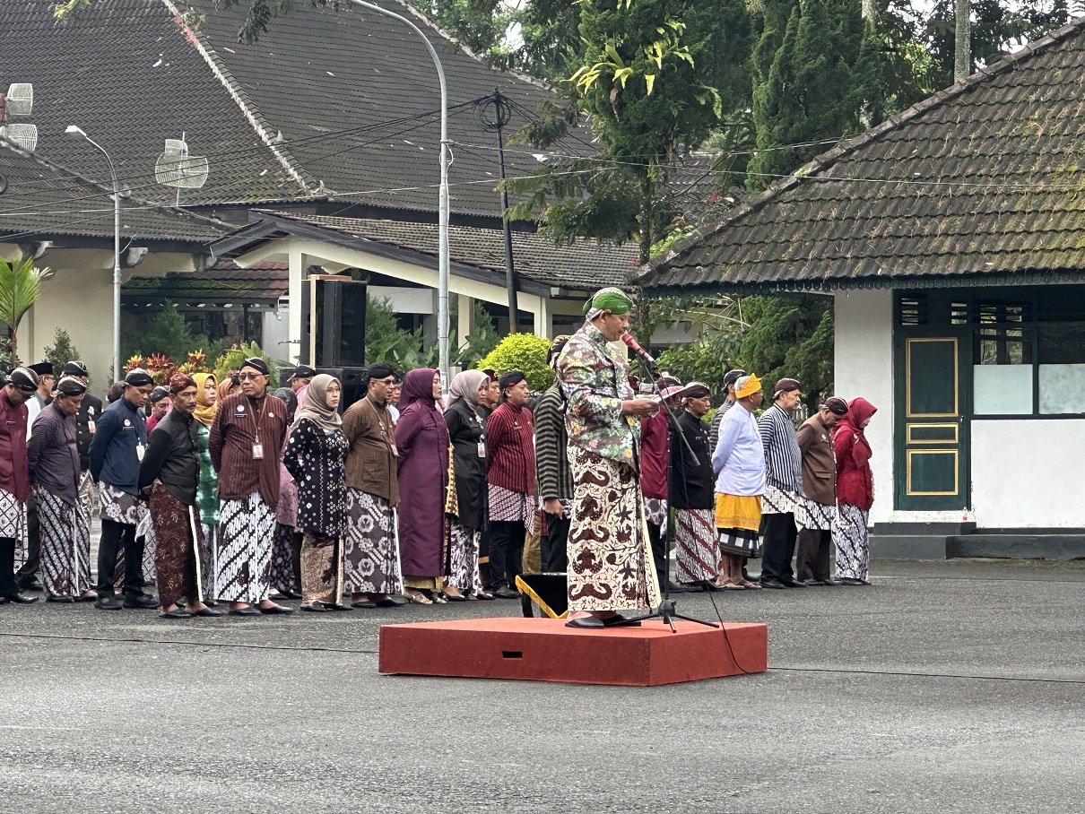 Wakil Bupati Wonosobo Amir Husein menjadi pembina upacara Hari Kebangkitan Nasional, Selasa (20/5/2025) di halaman Pendopo Selatan.